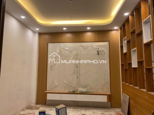 NHÀ MỚI ĐỦ CÔNG NĂNG – NỘI THẤT CƠ BẢN – GẦN PHỐ CÁCH Ô TÔ 60M.