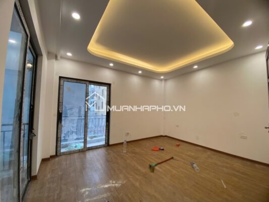 NHÀ MỚI ĐỦ CÔNG NĂNG – NỘI THẤT CƠ BẢN – GẦN PHỐ CÁCH Ô TÔ 60M.