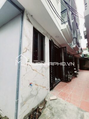 LÔ GÓC – NHÀ ĐẸP – GẦN PHỐ – GẦN Ô TÔ THOÁNG SÁNG – NHÀ MỚI – Ở NGAY