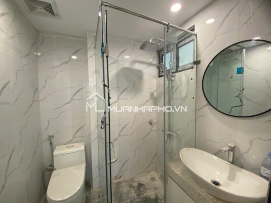 NHÀ MỚI ĐỦ CÔNG NĂNG – NỘI THẤT CƠ BẢN – GẦN PHỐ CÁCH Ô TÔ 60M.