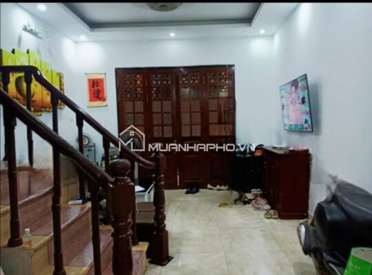 PHÂN LÔ Ô TÔ TRÁNH – GẦN MẶT PHỐ HOÀNG QUỐC VIỆT – NGÕ THÔNG THOÁNG