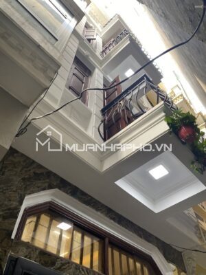 NHÀ ĐẸP TẶNG FULL NỘI THẤT – GẦN PHỐ – THOÁNG TRƯỚC SAU