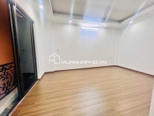 NHÀ ĐẸP NHÀ MỚI ĐẸP – CÓ SÂN ĐỂ XE RIÊNG – NGÕ THÔNG – GẦN VĂN MIẾU