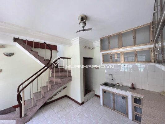 Nên tránh gì khi mua nhà cũ: vị trí bàn thờ, bếp, giường ngủ…
