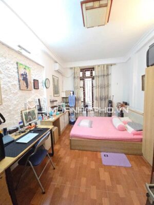 NHÀ 4 TẦNG CHÍNH KINH – XÂY CHẮC CHẮN – GẦN PHỐ – CẠNH ROYAL CITY