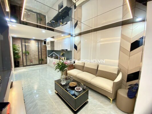 NHÀ 4 TẦNG ĐÊ LA THÀNH – GẦN PHỐ – 2 THOÁNG – NHÀ ĐẸP Ở NGAY