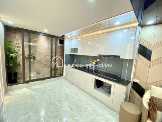 NHÀ 4 TẦNG ĐÊ LA THÀNH – GẦN PHỐ – 2 THOÁNG – NHÀ ĐẸP Ở NGAY