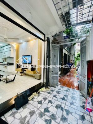 NHÀ 5 TẦNG ĐƯỜNG LÁNG – THIẾT KẾ ĐẸP – CÓ SÂN ĐỂ XE RIÊNG