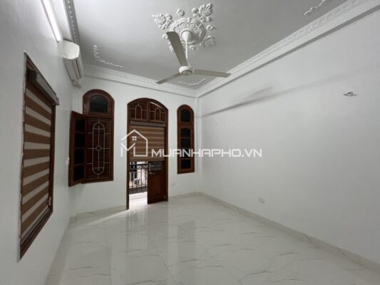 NHÀ 4 TẦNG XUÂN THỦY – LÔ GÓC 3 MẶT THOÁNG – Ô TÔ NHỎ VÀO NHÀ